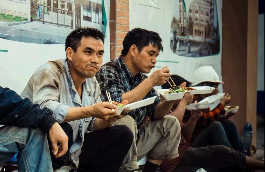 又馬上到年底了，我們做裝修的，一年能賺多少錢？